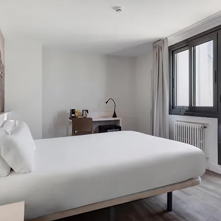 מלון B&B Hotel Vigo 3*