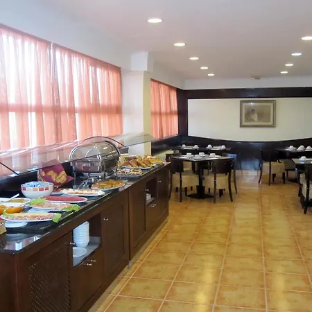 B&B 호텔 비고 3*