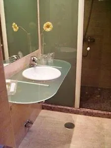 호텔 B&B 호텔 비고 3*