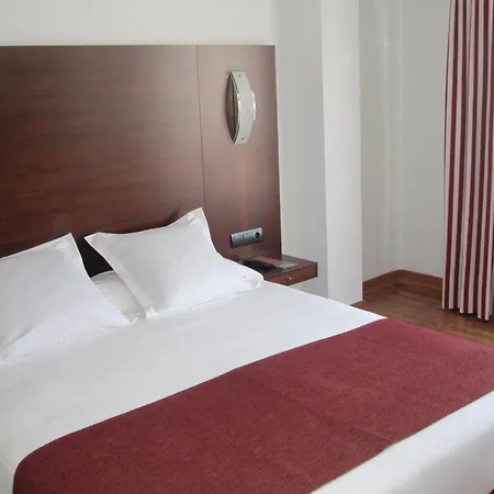 Hotel B&B Hotel Vigo 3*